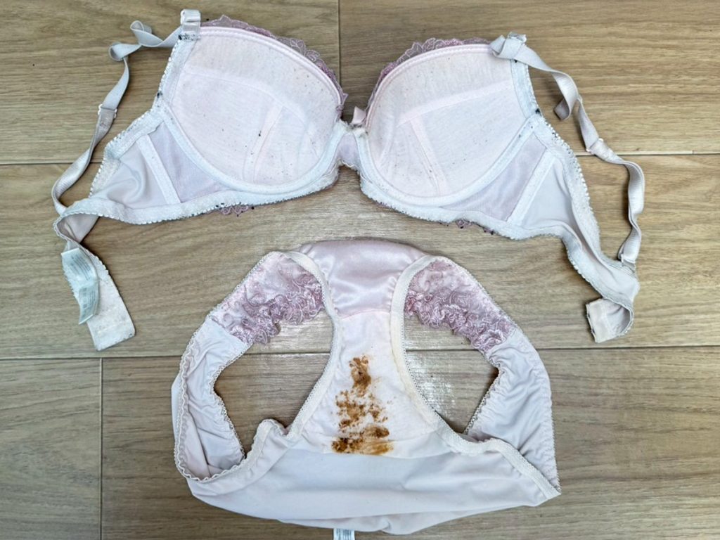 茶色染み大回転★汚下着セット５枚を大公開！ - 画像16