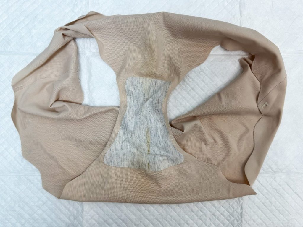 【汚パンツ炸裂！】りんごちゃん20歳から買い取った下着を紹介！ - 画像8