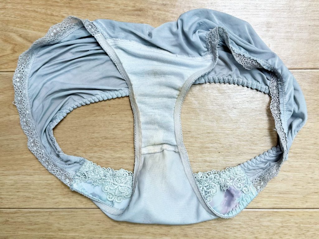 屁ハプニング有！帰国子女の油断した剛毛アソコを観察！ - 画像8