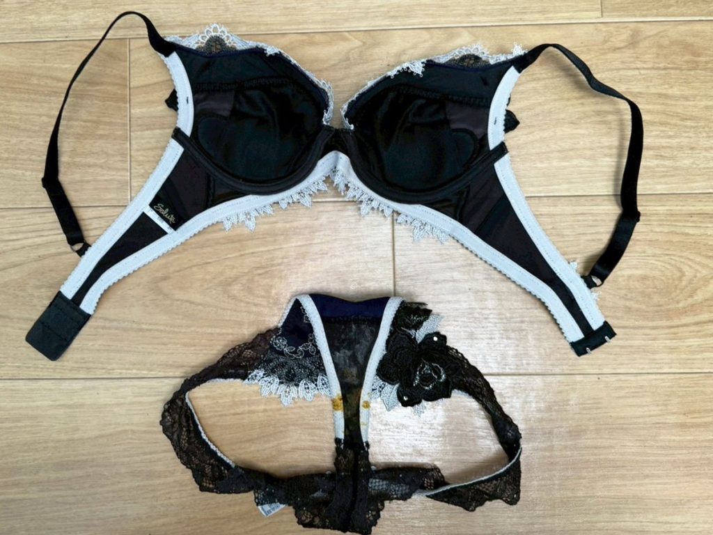 ギャル再臨★ブラパンセット生脱ぎ！激臭下着を大量買取！ - 画像4