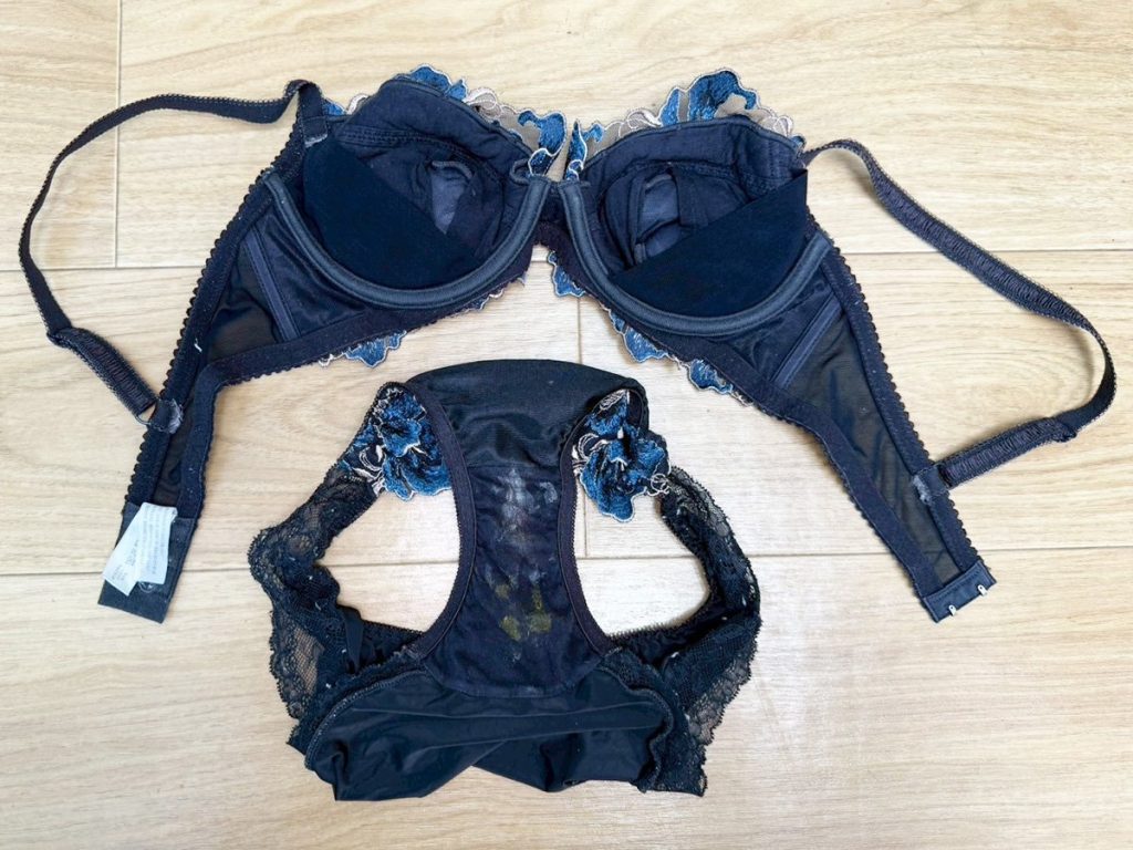 ギャル再臨★ブラパンセット生脱ぎ！激臭下着を大量買取！ - 画像12