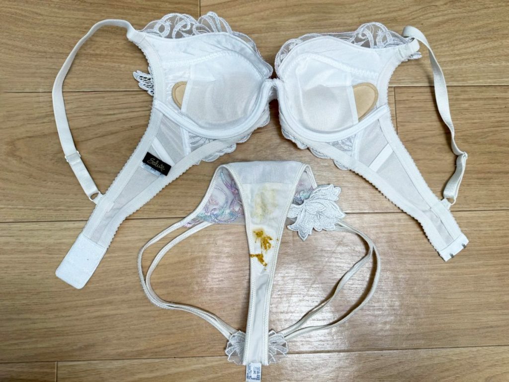 ギャル再臨★ブラパンセット生脱ぎ！激臭下着を大量買取！ - 画像16