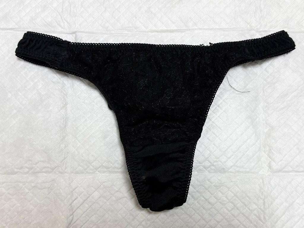 激臭保証！完璧黒髪美女のおしっこひたひた3日履きパンツを買い取り！ - 画像18