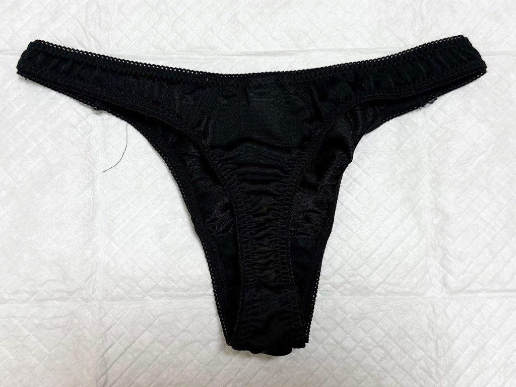 激臭保証！完璧黒髪美女のおしっこひたひた3日履きパンツを買い取り！ - 画像19