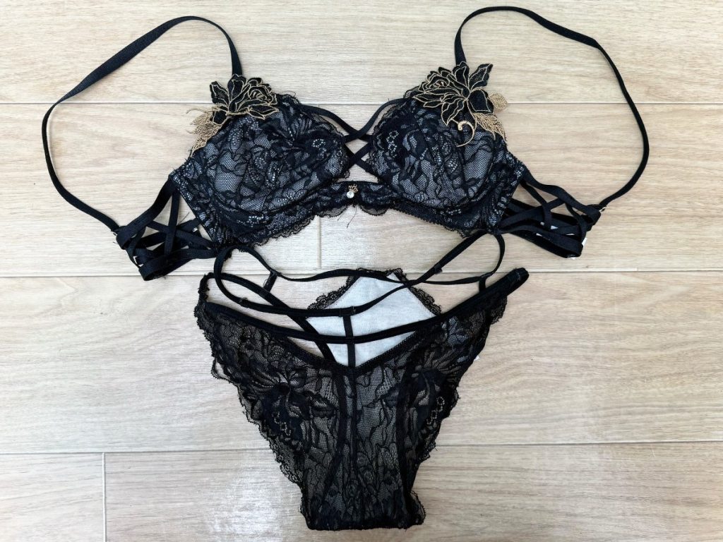 【剛毛ギャル】最後にパイパンにしたのは２年前！ゆあちゃんの全裸を観察！【おまけ屁あり】 - 画像11