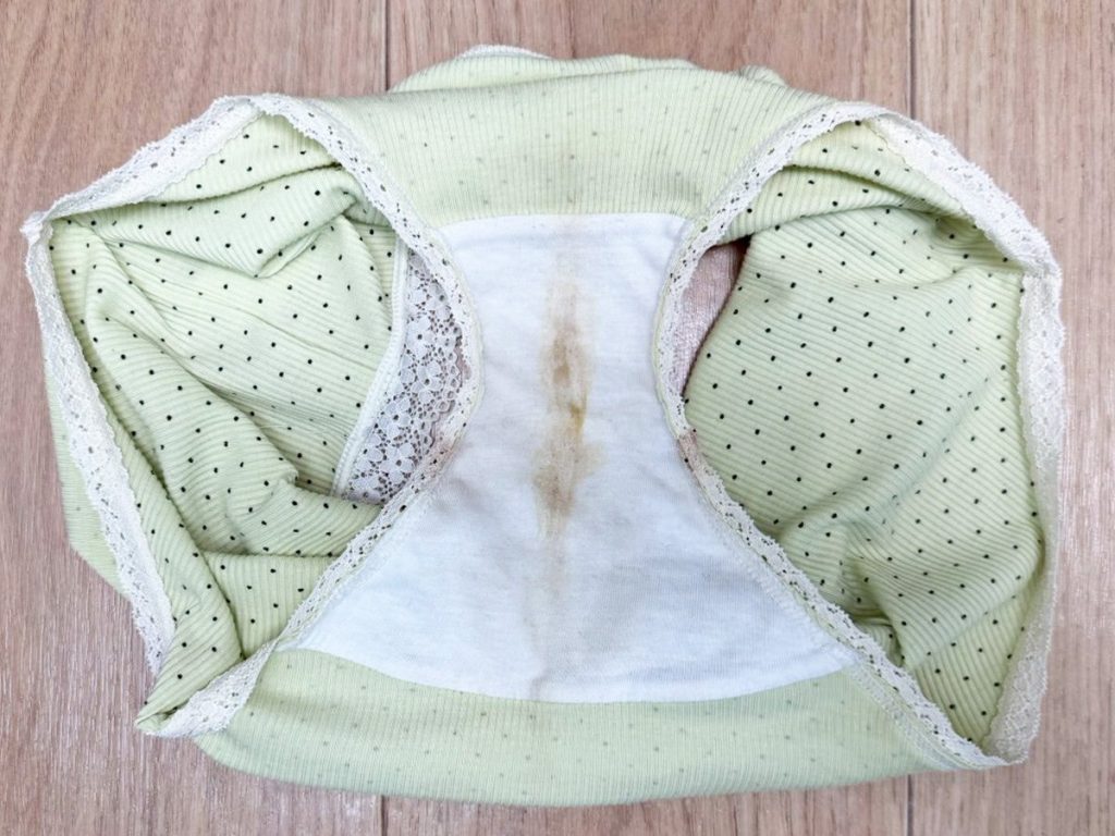 高身長美女の全裸公開★下着を売りに来た美女を丸裸に！ - 画像4