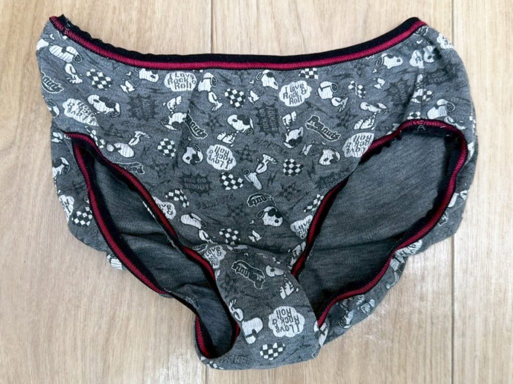 【保育士さん】アナル！チロッとケツ毛までしっかり激写...！ - 画像6