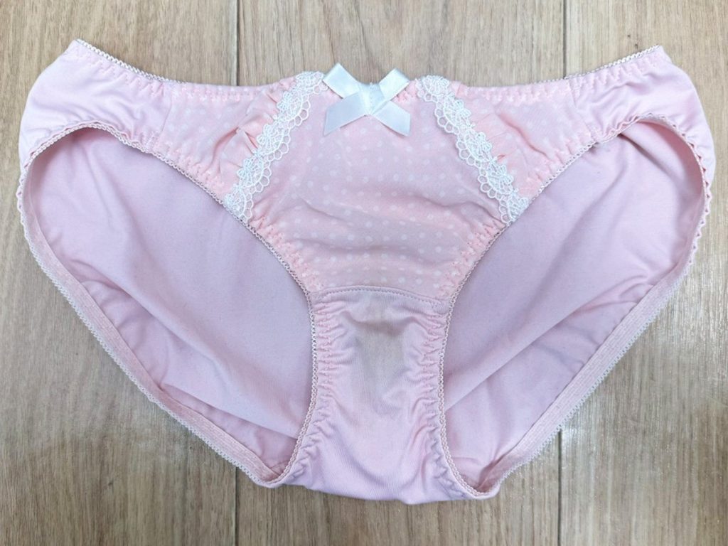 【保育士さん】アナル！チロッとケツ毛までしっかり激写...！ - 画像10