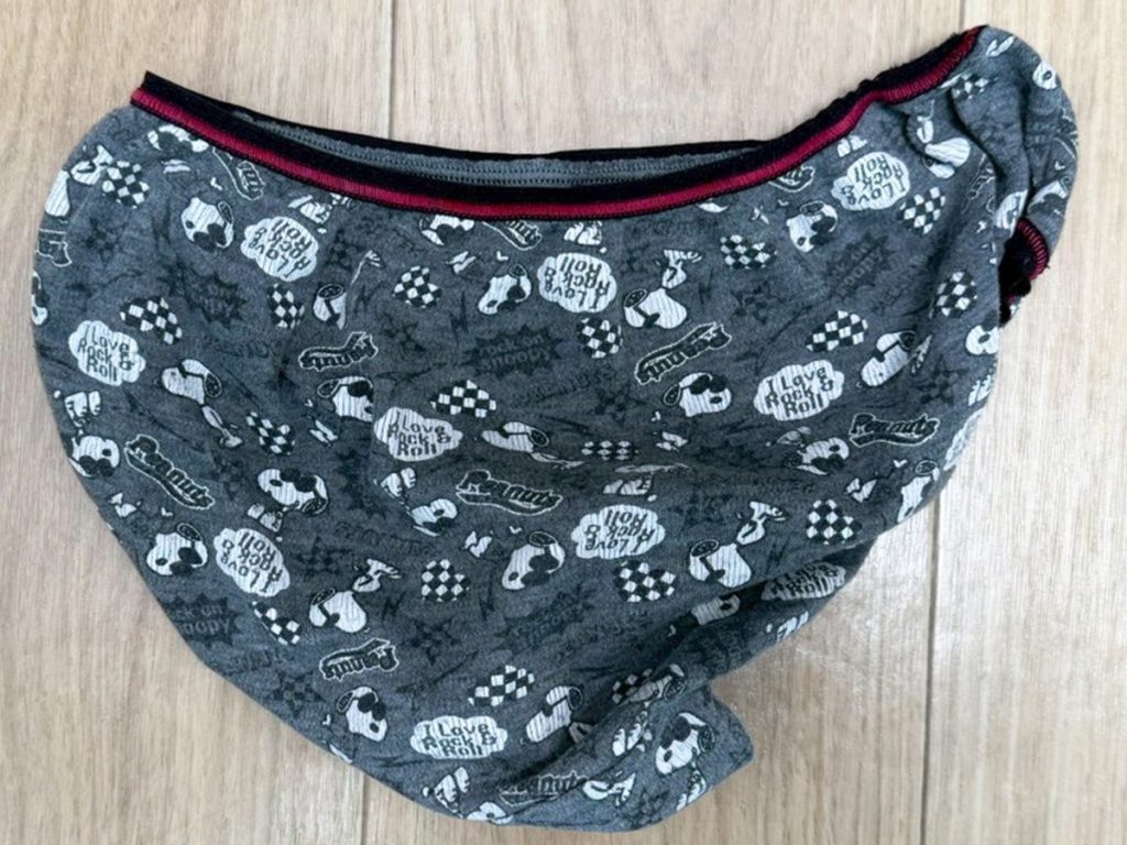 【保育士さん】アナル！チロッとケツ毛までしっかり激写...！ - 画像7