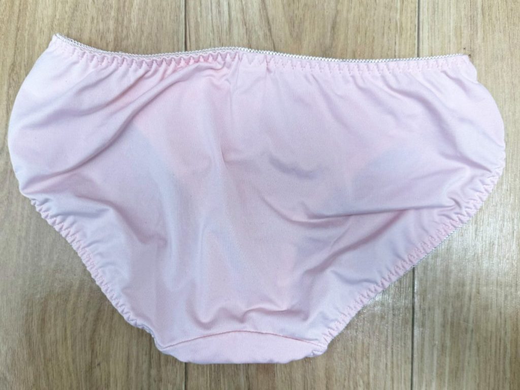 【保育士さん】アナル！チロッとケツ毛までしっかり激写...！ - 画像11