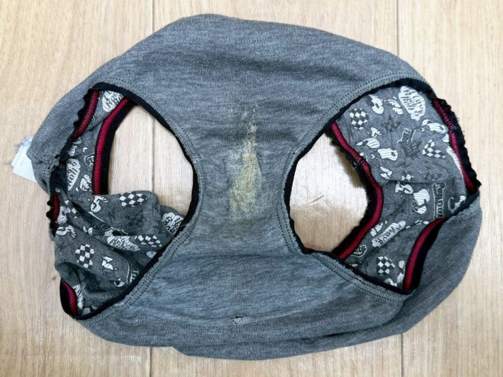 【保育士さん】アナル！チロッとケツ毛までしっかり激写...！ - 画像8