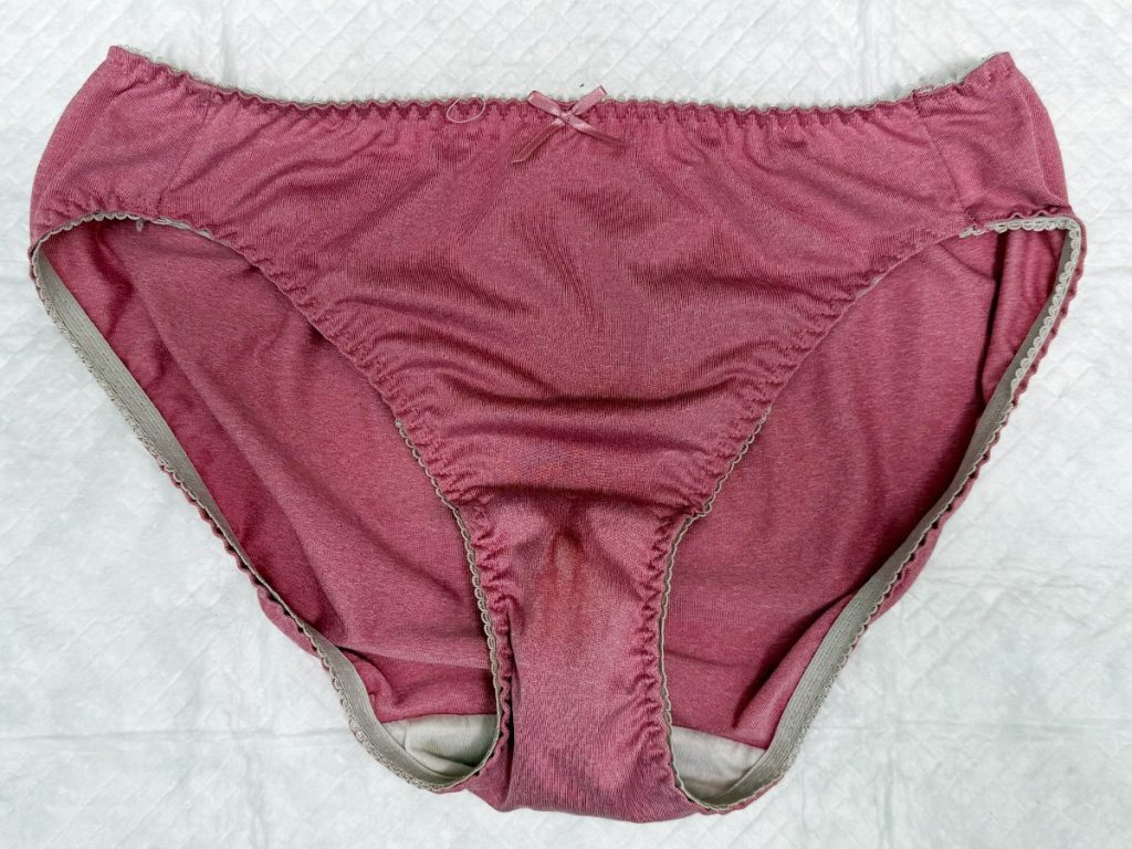 ハーフ爆乳美女降臨★汚下着３点を買い取り！ - 画像2