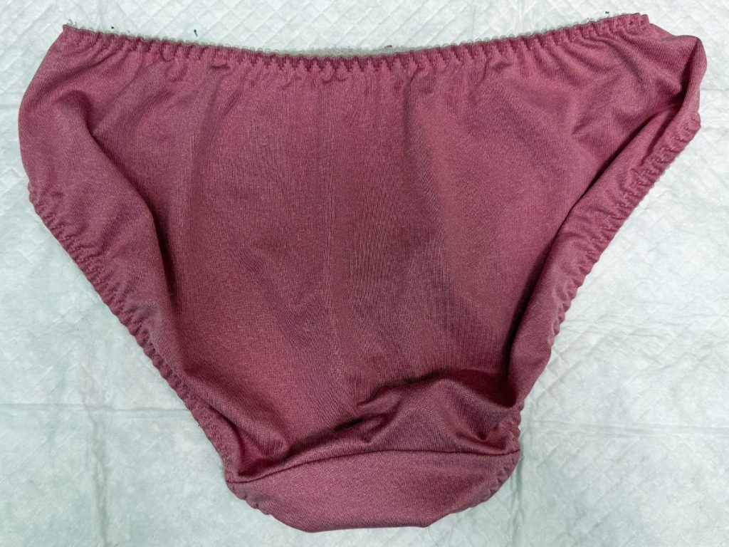 ハーフ爆乳美女降臨★汚下着３点を買い取り！ - 画像3