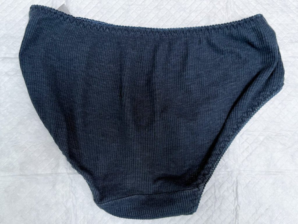 ハーフ爆乳美女降臨★汚下着３点を買い取り！ - 画像11