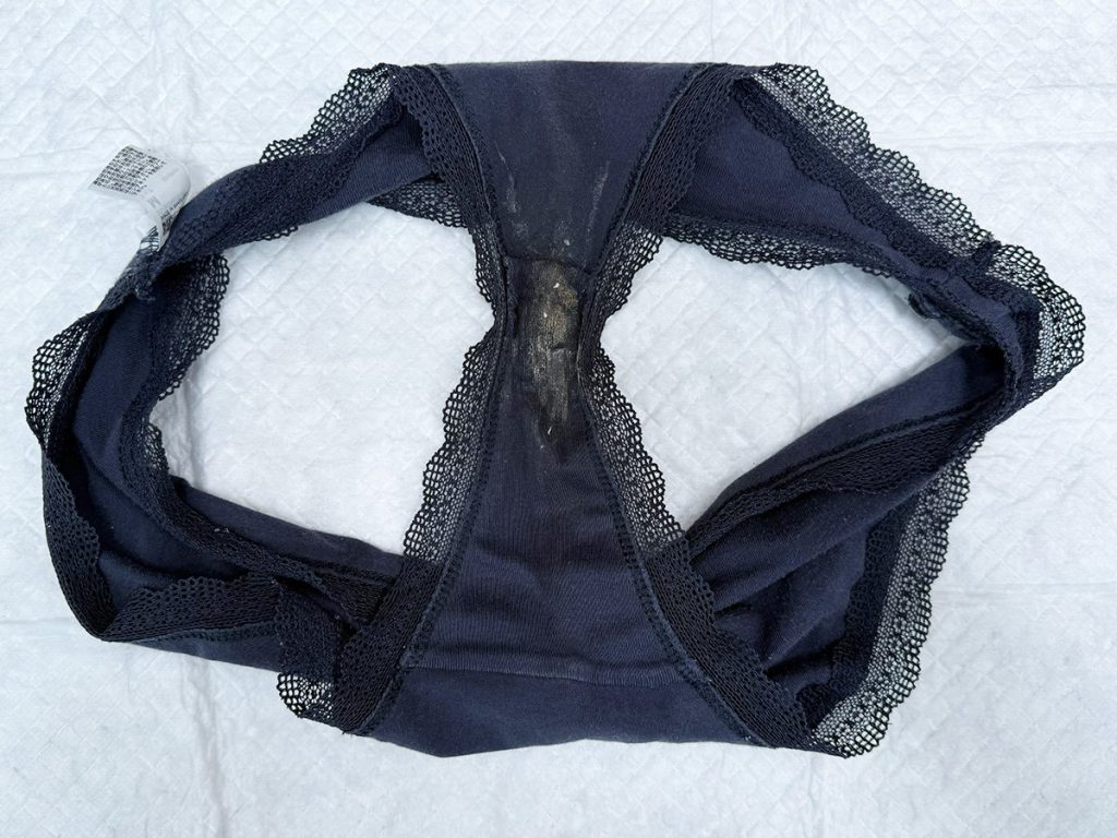 ハーフ爆乳美女降臨★汚下着３点を買い取り！ - 画像8