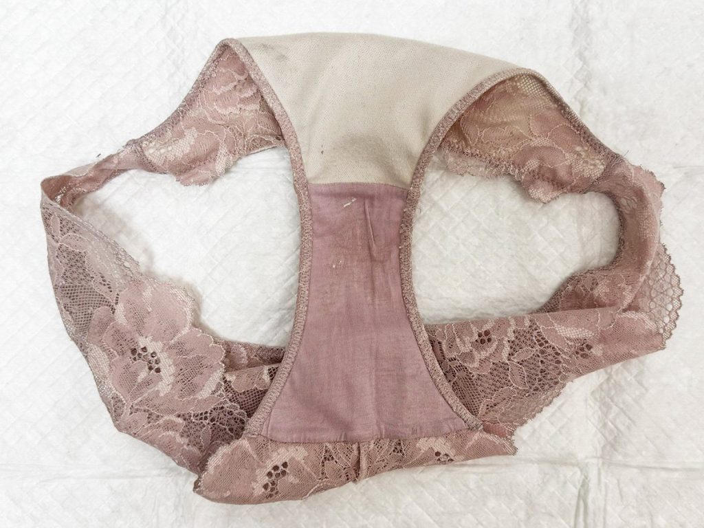 生活費が足りない...！みなみちゃんの愛用パンツを買い取り【SNS一本釣り】 - 画像4